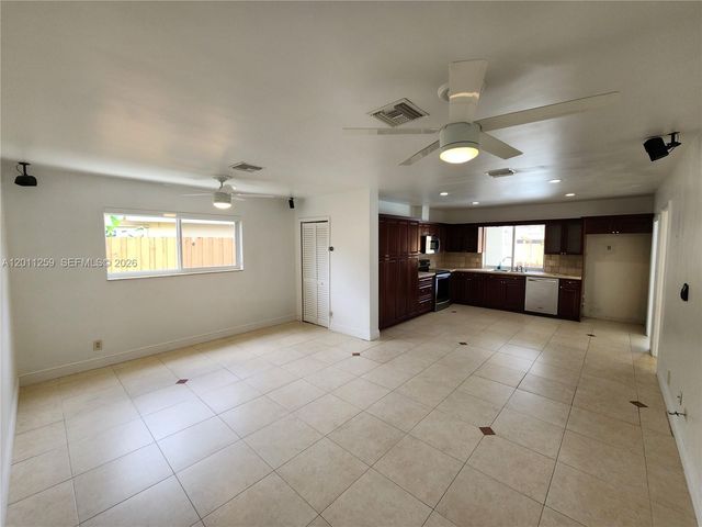 4233 S Jackson St, Hollywood, FL 33021