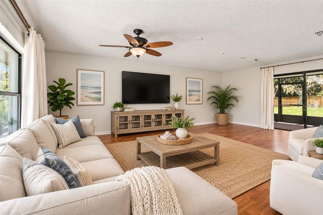 1507 POINSETTIA AVENUE, Tarpon Springs, FL 34689
