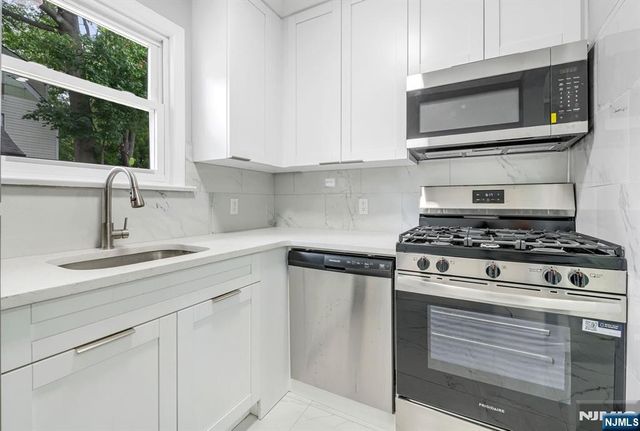 1470 Gaylord Terrace, Teaneck, NJ 07666