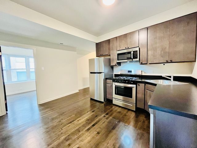 2752 W 14 Street, Chicago, IL 60608