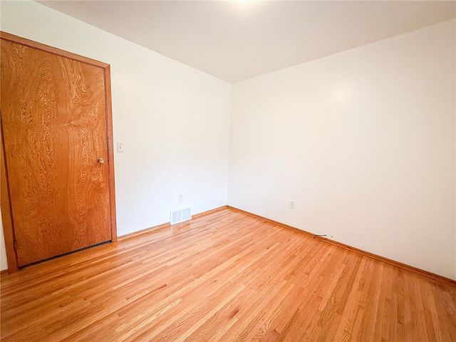 414 Holyoke Rd, Center Twp, PA 16001