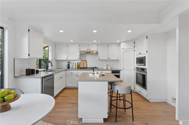 13033 Magnolia, Sherman Oaks, CA 91423