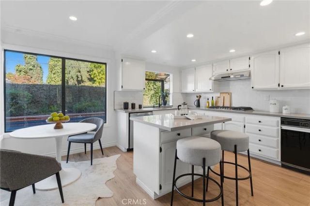 13033 Magnolia, Sherman Oaks, CA 91423