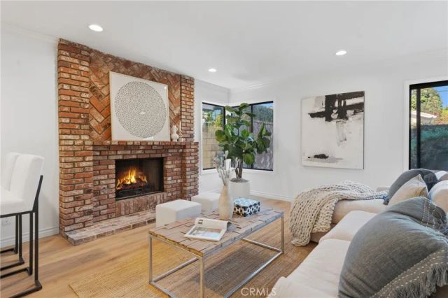 13033 Magnolia, Sherman Oaks, CA 91423