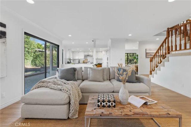 13033 Magnolia, Sherman Oaks, CA 91423