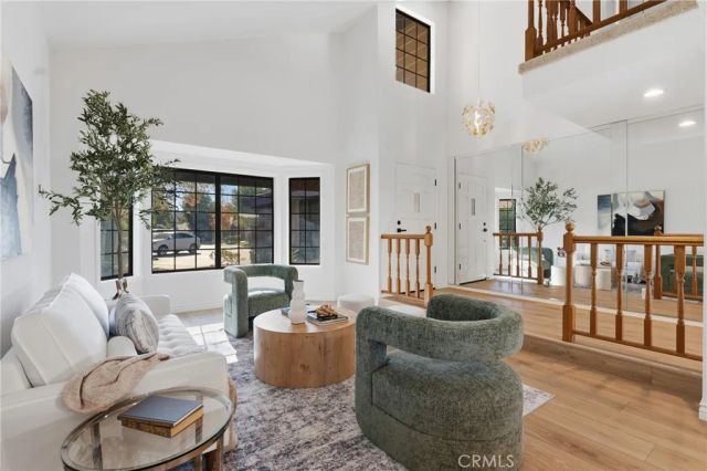 13033 Magnolia, Sherman Oaks, CA 91423