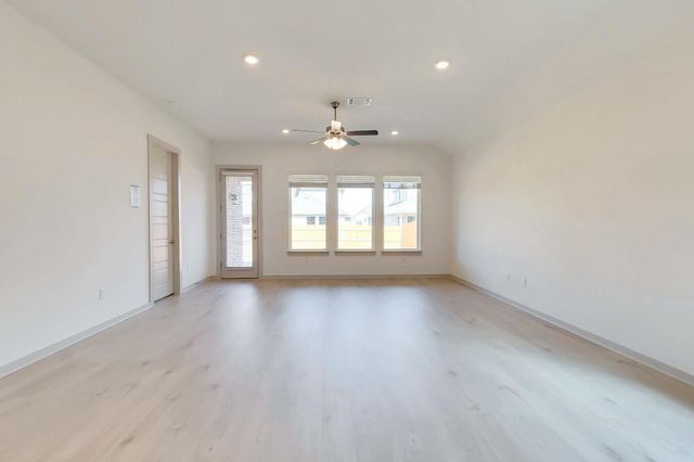 408 Tinto ST, Leander, TX 78641