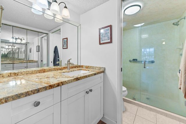 9244 Flynn Circle Apt 2, Boca Raton, FL 33496