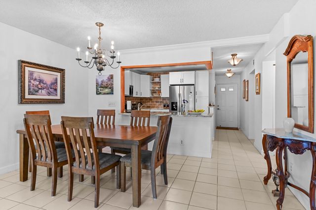 9244 Flynn Circle Apt 2, Boca Raton, FL 33496