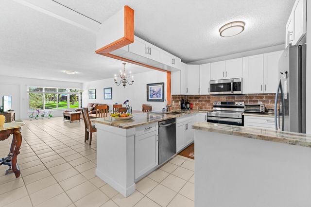 9244 Flynn Circle Apt 2, Boca Raton, FL 33496