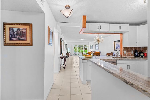 9244 Flynn Circle Apt 2, Boca Raton, FL 33496