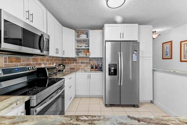 9244 Flynn Circle Apt 2, Boca Raton, FL 33496