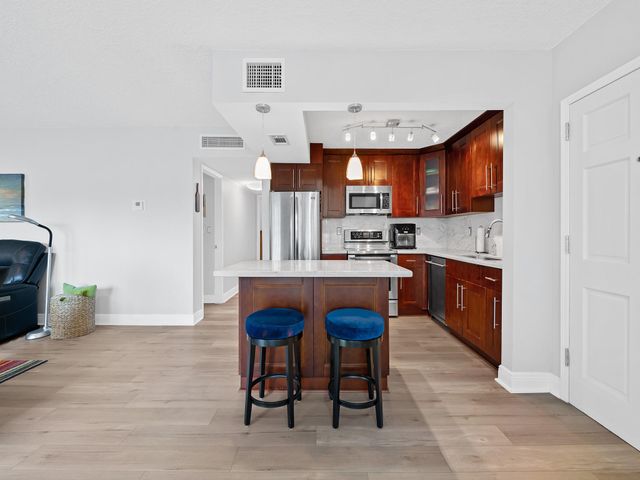 1839 Middle River Dr 105, Fort Lauderdale, FL 33305