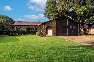 2003 Pebblecreek Drive, Cleburne, TX 76033