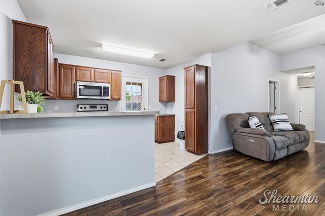 1211 NEWMAN STREET, Iowa Park, TX 76367