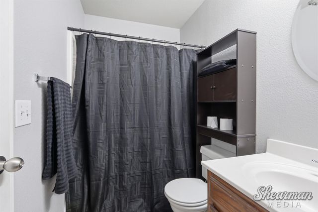 1211 NEWMAN STREET, Iowa Park, TX 76367