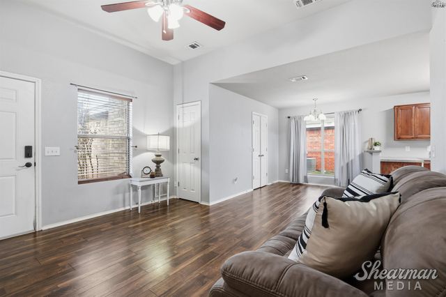 1211 NEWMAN STREET, Iowa Park, TX 76367