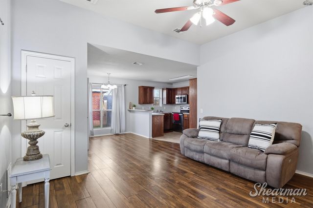 1211 NEWMAN STREET, Iowa Park, TX 76367