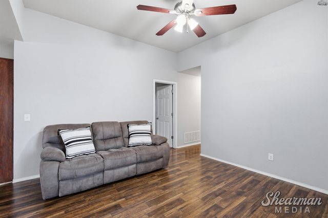 1211 NEWMAN STREET, Iowa Park, TX 76367