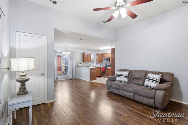 1211 NEWMAN STREET, Iowa Park, TX 76367