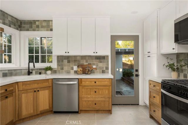 7001 Lasaine Avenue, Van Nuys, CA 91406