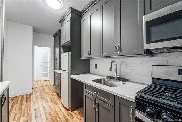 61-40 Saunders A11, Rego Park, NY 11374