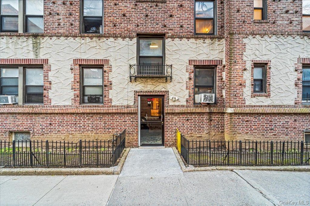 61-40 Saunders A11, Rego Park, NY 11374