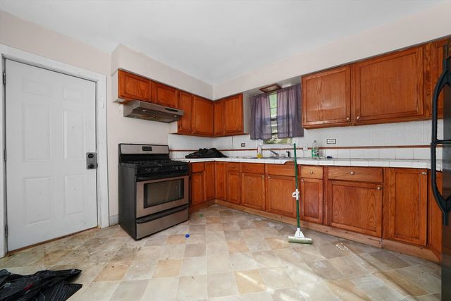 15218 TURLINGTON Avenue, Harvey, IL 60426