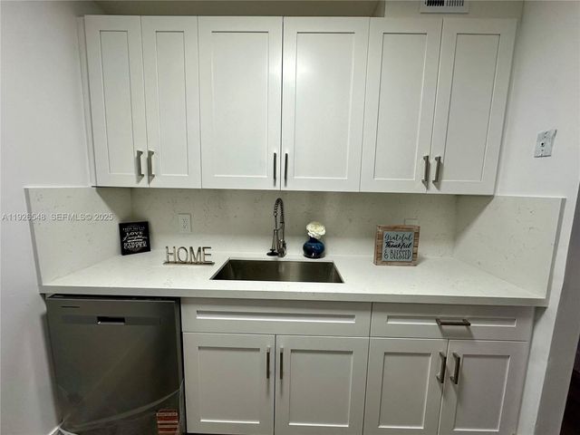 13455 SW 9th Ct 216J, Pembroke Pines, FL 33027