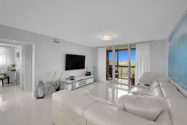 1266 S Military Trail 561, Deerfield Beach, FL 33442
