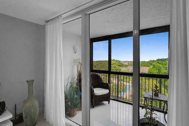 1266 S Military Trail 561, Deerfield Beach, FL 33442