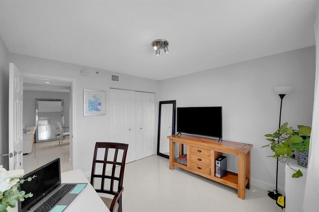 1266 S Military Trail 561, Deerfield Beach, FL 33442