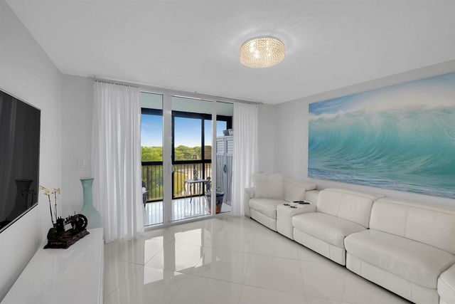 1266 S Military Trail 561, Deerfield Beach, FL 33442
