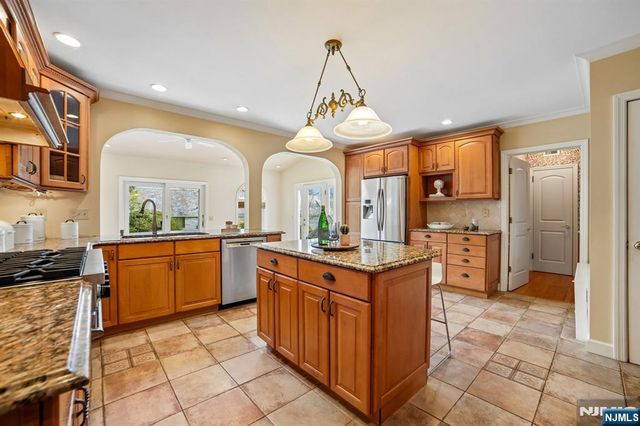 5 Witherspoon Road, Clifton, NJ 07013
