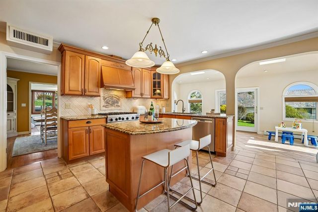 5 Witherspoon Road, Clifton, NJ 07013