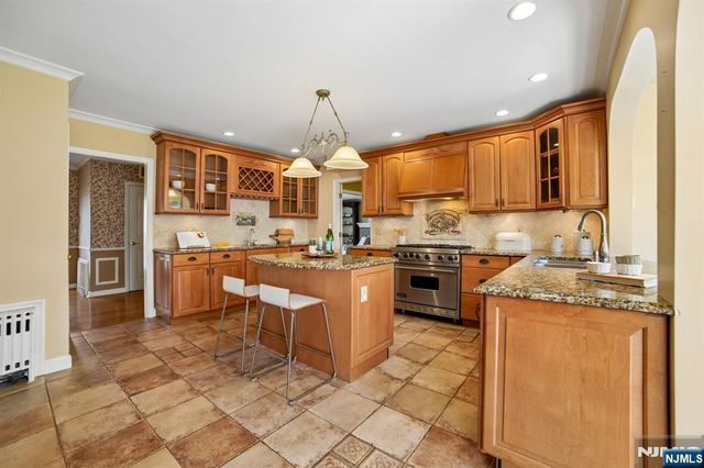 5 Witherspoon Road, Clifton, NJ 07013