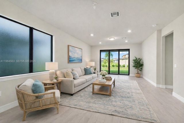 8185 Tailshot Ct, Lake Worth, FL 33467