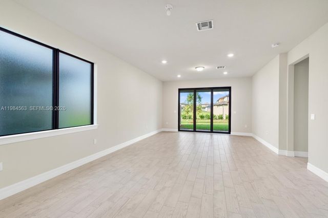 8185 Tailshot Ct, Lake Worth, FL 33467