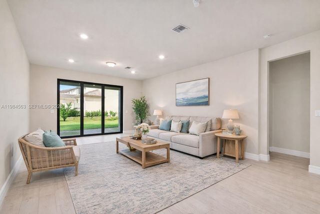 8185 Tailshot Ct, Lake Worth, FL 33467