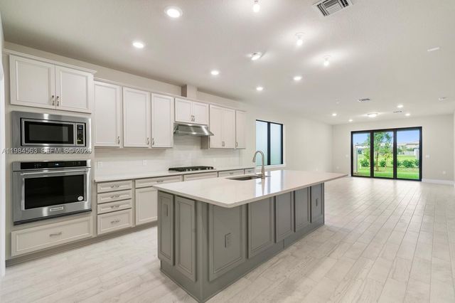 8185 Tailshot Ct, Lake Worth, FL 33467