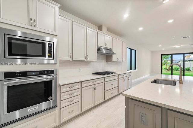 8185 Tailshot Ct, Lake Worth, FL 33467