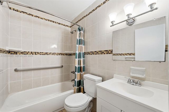 490 E 45th St, Hialeah, FL 33013