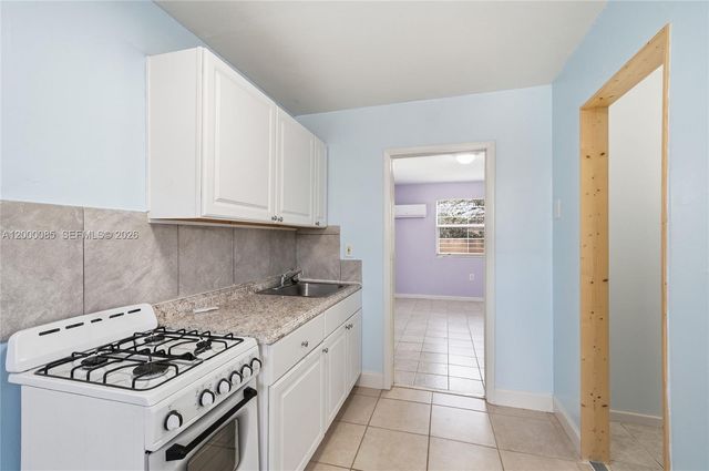 490 E 45th St, Hialeah, FL 33013