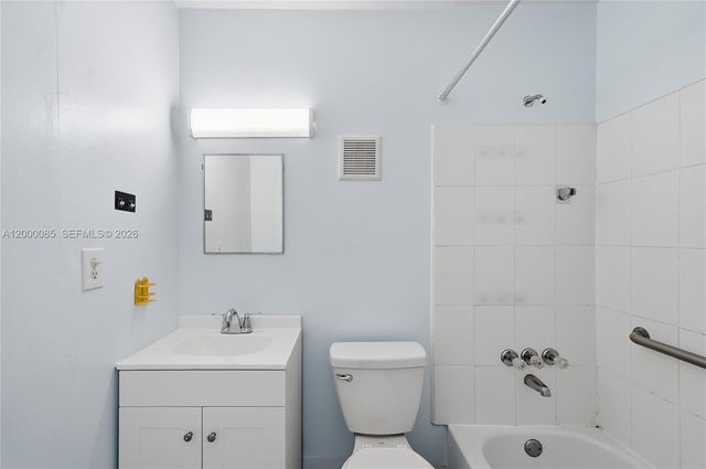 490 E 45th St, Hialeah, FL 33013