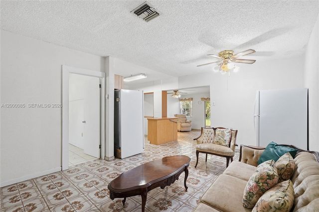 490 E 45th St, Hialeah, FL 33013