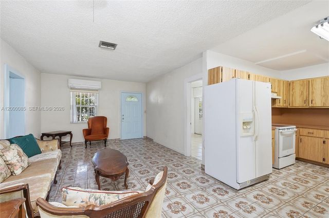 490 E 45th St, Hialeah, FL 33013