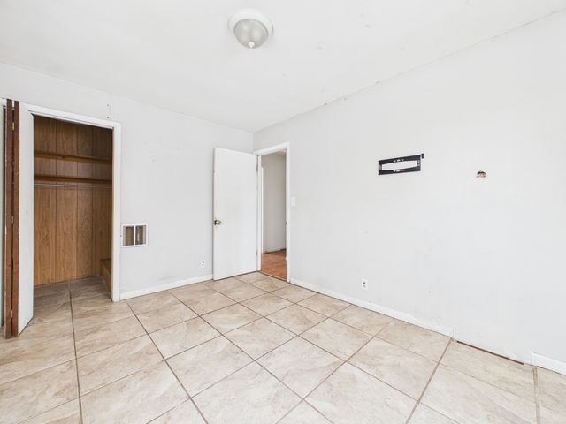 4707 W 82nd Place, Chicago, IL 60652