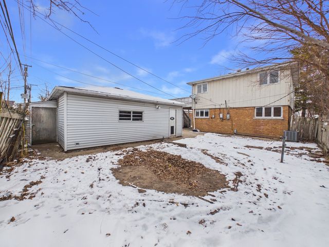 4707 W 82nd Place, Chicago, IL 60652