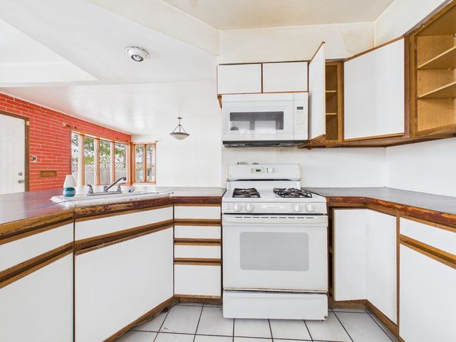 4707 W 82nd Place, Chicago, IL 60652