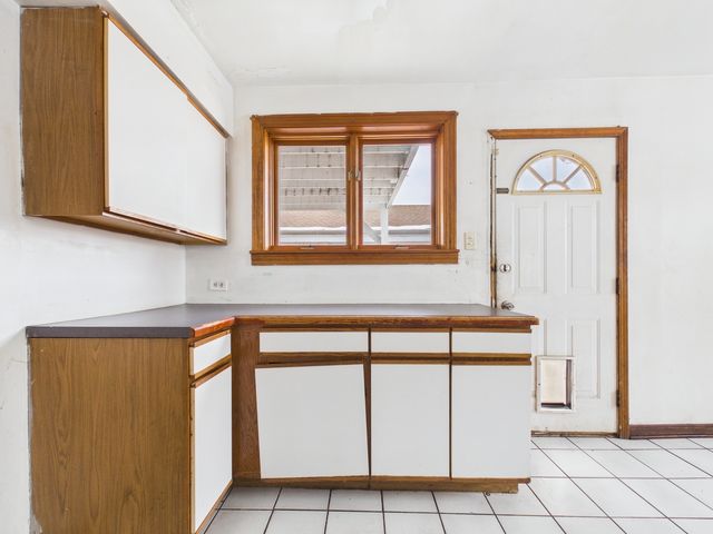 4707 W 82nd Place, Chicago, IL 60652